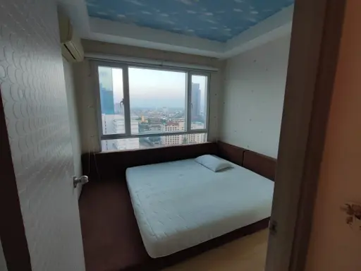 Urgent sale, True Thonglor, spacious room, 19th floor, open view, not blocked, plus a good price, hurry and reserve now. images