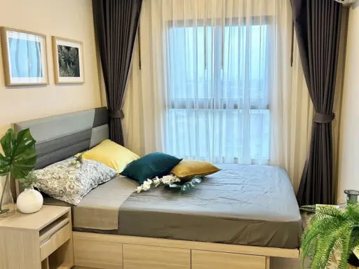 For sale: Plum Condo Central Station, beautifully decorated room, fully furnished, electrical appliances. Buy now!