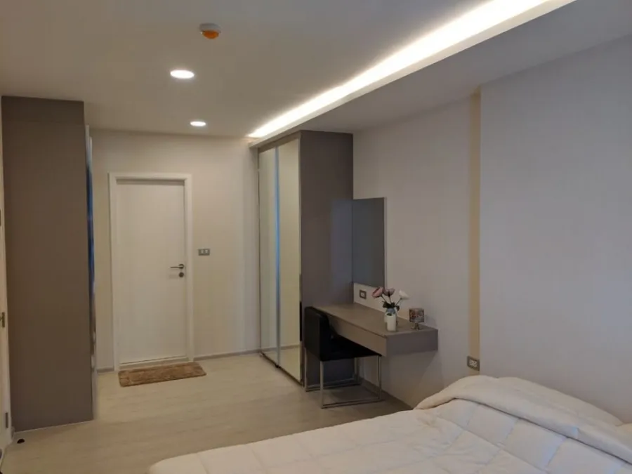 Sell / rent VTARA Sukhumvit 36, very clean room, white tone, with a balcony, beautiful airy city view, book now.