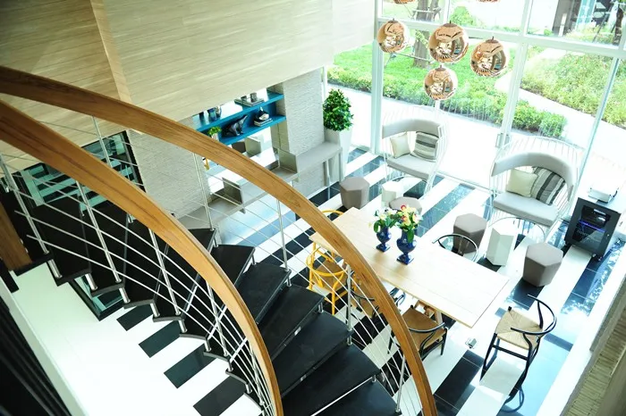 ขาย เอลลิโอ เดล เรย์ ห้องมุม ระเบียงวิวสระว่ายน้ำ รับลมเย็นสบายตลอดวัน ติดwall paper ทั้งห้อง จองเลย