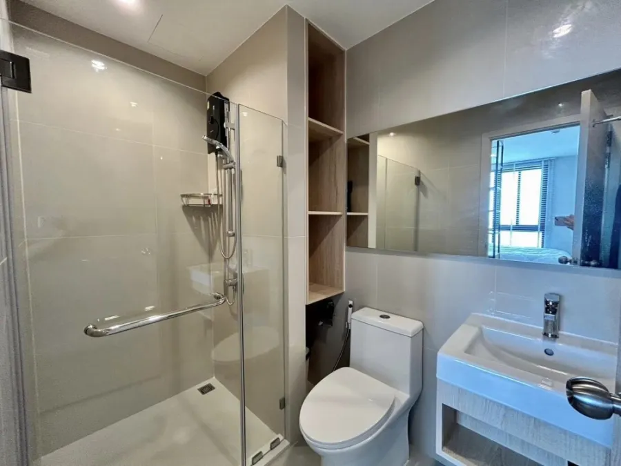 For rent, NUE Noble Srinakarin-lasalle, high floor, comes with a great view. The room is decorated to be the most inviting. Hurry up to reserve it.
