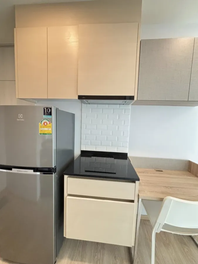 For sale or rent: Noble revolve ratchada, room on a very high floor (23rd floor), great breeze, ready to move in, complete with electrical appliances.