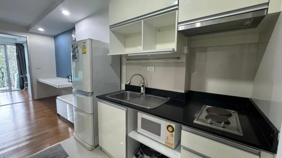 Condo for sale or rent, The Line Phahonyothin Park, south side, decorated in tone-controlled tones, very livable. Don't wait.