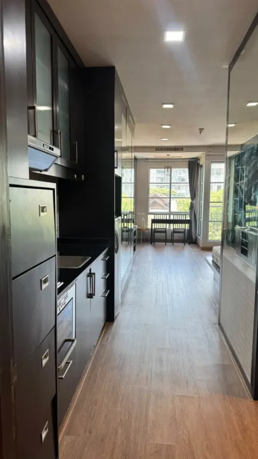 For rent: AP CitiSmart Sukhumvit 18, 1 bedroom, 1 bathroom. Spacious living area and fully equipped with amenities. You can't miss this opportunity!