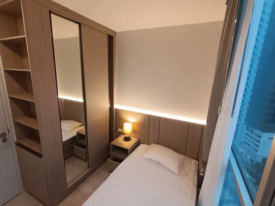 Urgent sale,rent Noble Revolve Ratchada Condo, empty room, affordable price. Those who love decorating rooms, don't wait.