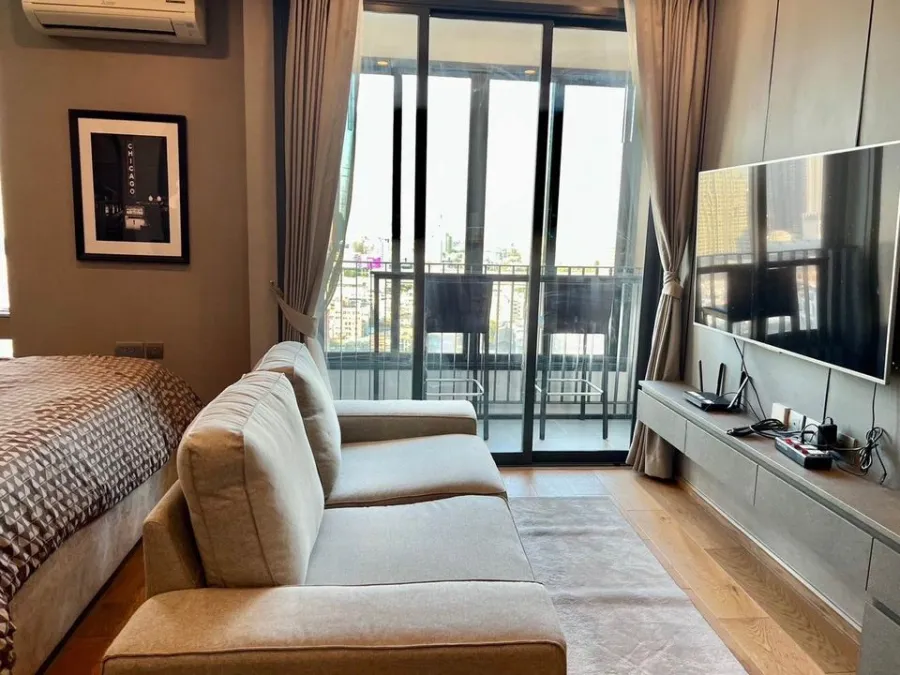 ให้เช่า ขาย คอนโด คิว ชิดลม เพชรบุรี ห้องแต่งน่าอยู่ ชั้นสูง Fully Furnished อย่ามัวมองให้รีบมาจอง