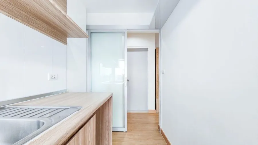 For rent, Aspire Sukhumvit 48, beautiful room, livable, decorated in minimalist style. Affordable price If interested, hurry and reserve now.