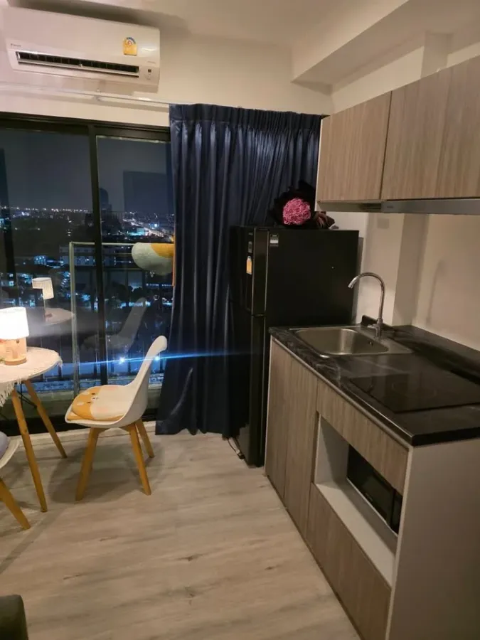 For rent: Kensington Sukhumvit-Theparak, 18th floor, fully furnished, nice to live in, reserve now, urgently.
