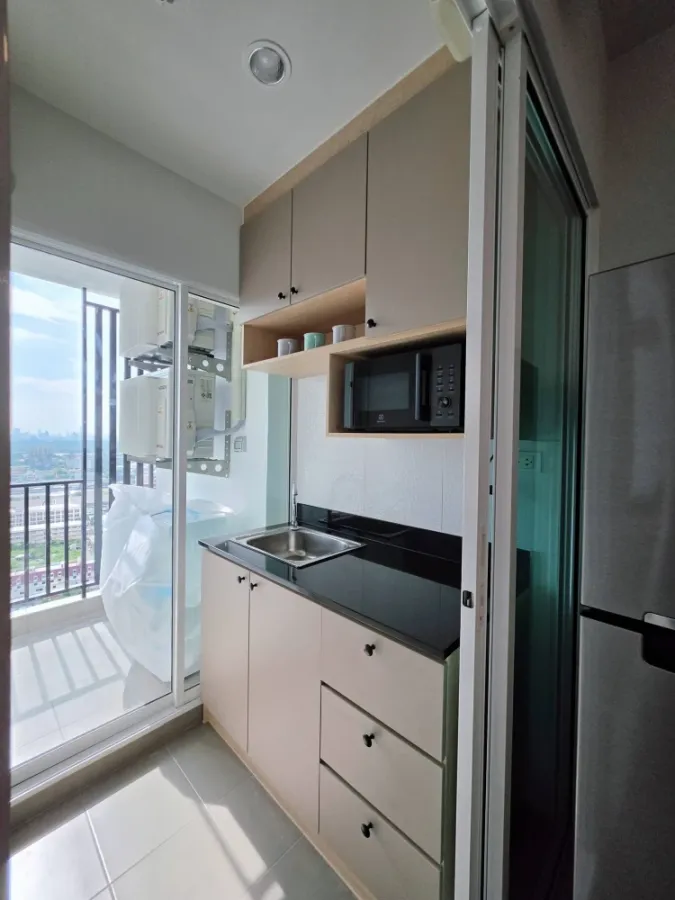 For rent: Regent Home Bangna, Building B, very high floor, river view, excellent ventilation. Book now!