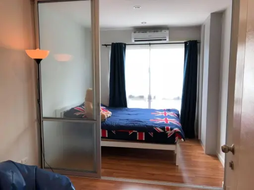 For rent, V Condo Ladkrabang, 3rd floor, good atmosphere, ready to move in, near the university, easy to travel, don't wait!!