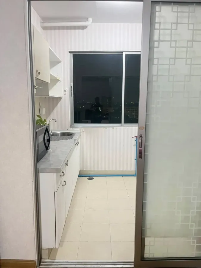 Studio apartment for rent at Supalai Park Srinakarin. Fully furnished with appliances. Just bring your bags and move in!