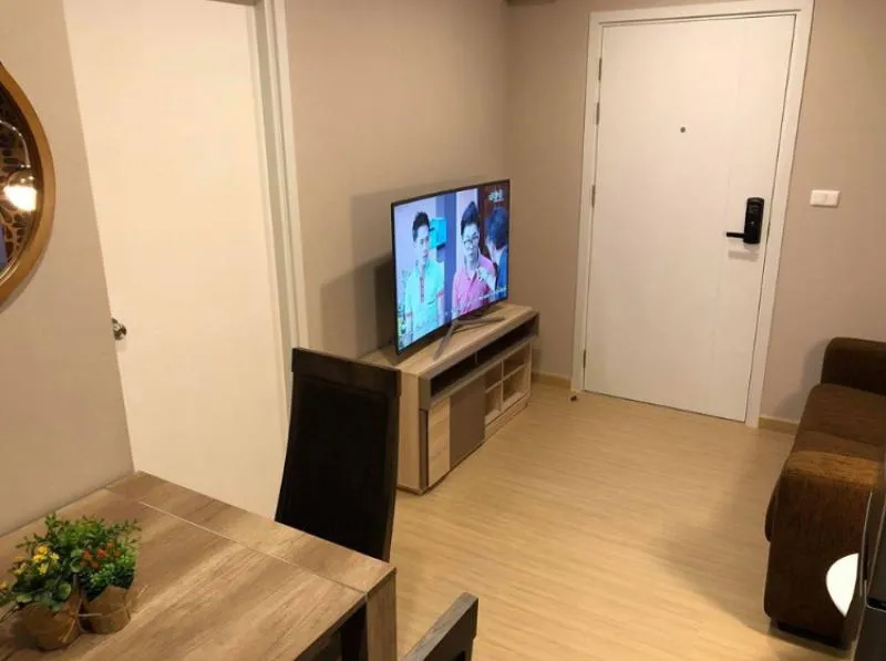 Rent The Tree Onnut Station, 6th floor, on the front corner, open view, beautiful pool view of the project.