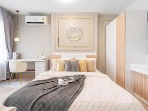 For sale: Bangkok Horizon Phetkasem. Nicely decorated room, very minimalist, good furniture. Don't be afraid to just look and reserve.