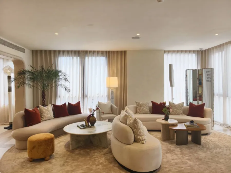 ✨ Urgent rental! Luxury pet-friendly condo, Via Sukhumvit 61, near BTS Ekkamai. 1 bedroom, 1 bathroom, 52.5 sq m, 2nd floor. Spacious and private room