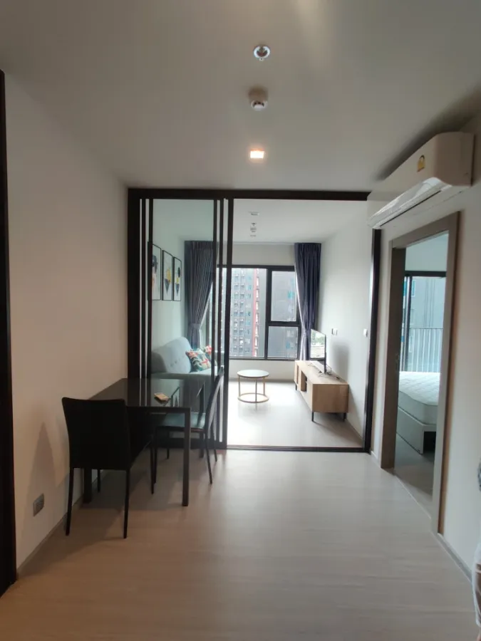 For sale rent Life Asoke-Rama 9, very beautiful room, separated room, very good proportion, great view, hurry to move, don't miss it