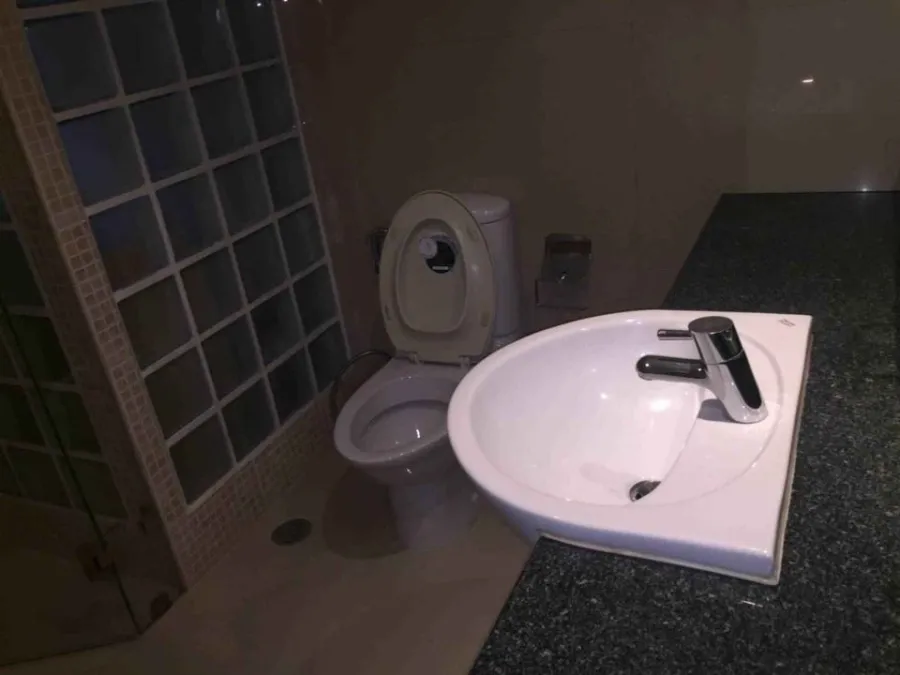 Sell The Kris Ratchada 17, spacious room, fully furnished, good leather sofa, very nice to sit, reserve first, stay first.