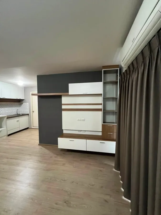 Selling a U Campus Rangsit-Muang Ek condo unit. The room is in excellent condition, spacious at 39 sq.m., easy to decorate, and doesn't feel cramped.