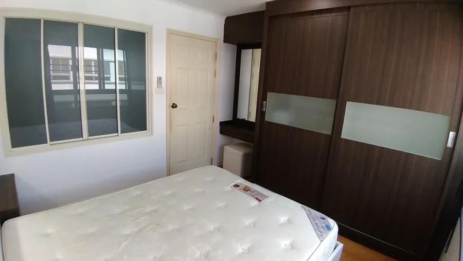 Condo for sale or rent, Lumpini Ville Cultural Center, with balcony, furniture and complete electrical appliances.