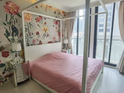For sale: Noble Ploenchit, 2 bedrooms, 7th floor, spacious room, beautiful, fully furnished. Let me tell you, it's very livable. Book now.