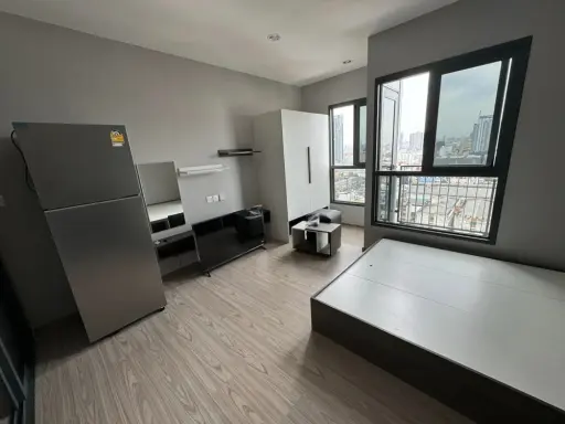 For rent: The Tree Hua Mak Interchange, 21st floor unit. Great location, convenient transportation. Don't miss this opportunity!