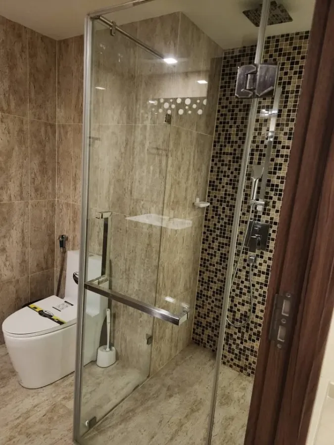 For rent: Grand Avenue Residence (Central Pattaya), room on the 1st floor with direct access to the swimming pool, very spacious area, interested in b