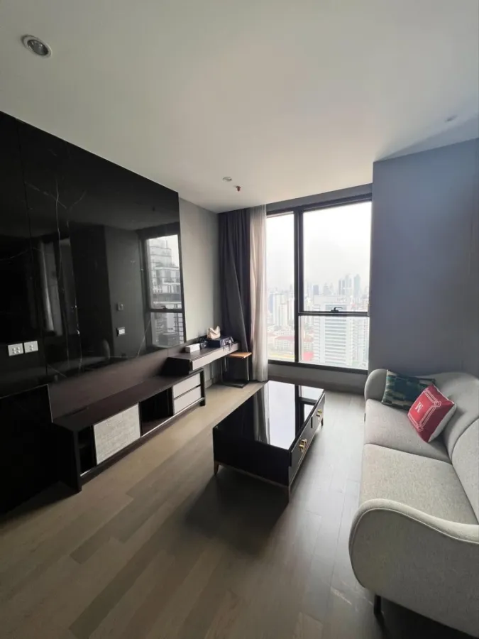 For rent: The Esse at Singha Complex, spacious room. Elegantly decorated, full Buit-In, reserve quickly.