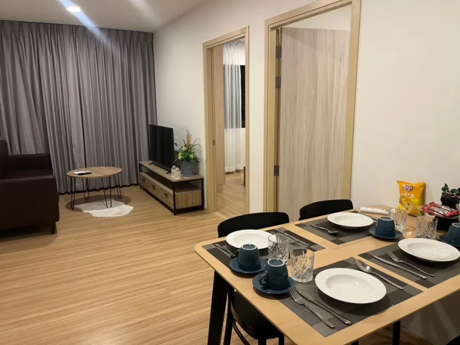 For rent: Chewathai Hallmark Ladprao-Chokchai 4, 2-bedroom corner unit, private, fully furnished and ready to move in.
