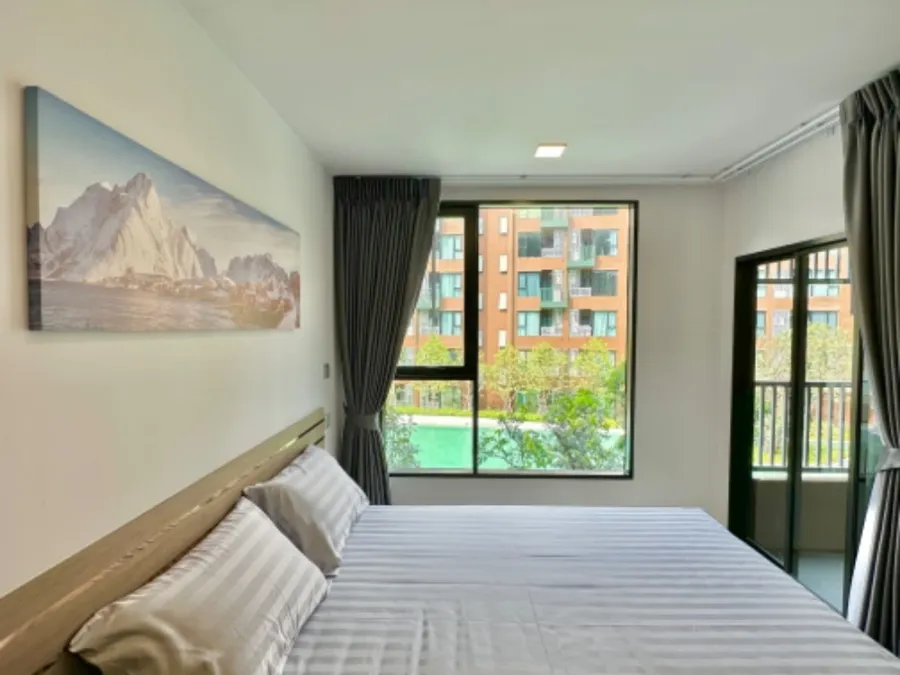 ให้เช่า Kave Town Colony ห้องสตูดิโอ ตกแต่งคุมโทน มองเห็นวิวสระว่ายน้ำสวย เฟอร์นิเจอร์ครบครัน จองด่วน