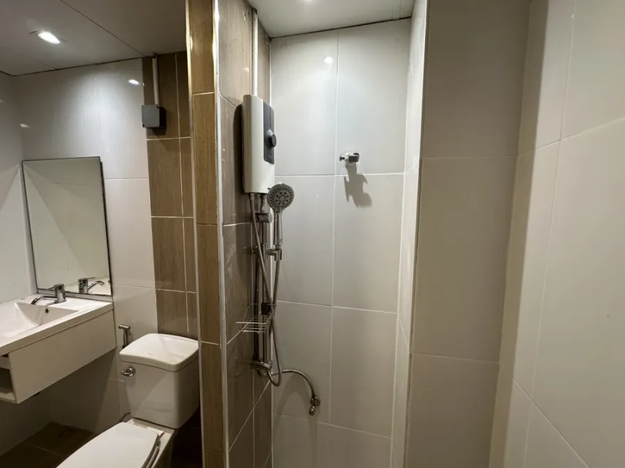 For rent S.V. City Rama 3, very spacious room, not cramped at all, complete with furniture and electrical appliances, ready to move in immediately.