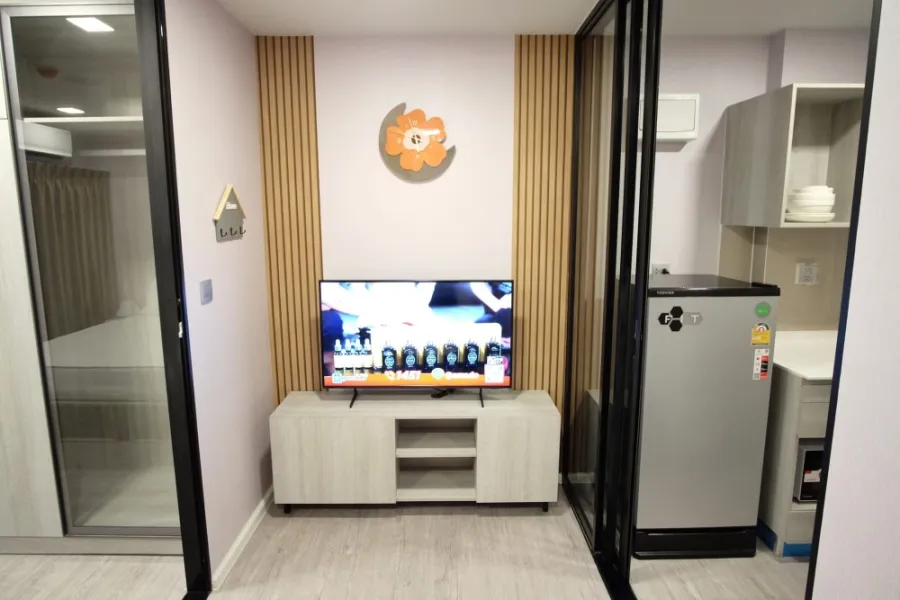 For rent: Cave Eva, beautifully decorated room, complete with furniture and electrical appliances. Ready to move in, reserve now before it's gone.