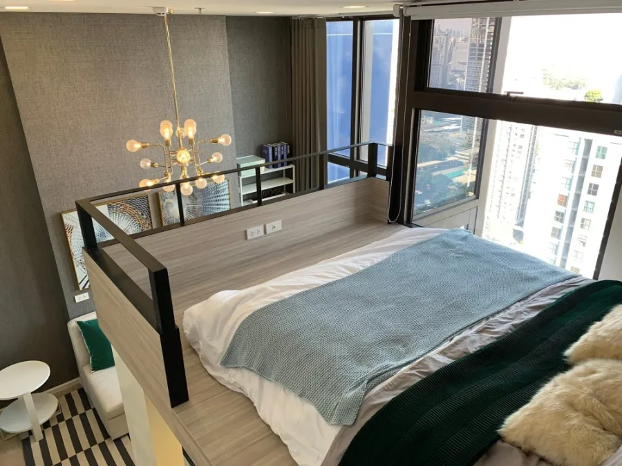 คอนโด ชีวาทัย เรสซิเดนซ์ อโศก (Chewathai Residence Asoke) ห้องสวยกึ่ง Duplex ชั้นสูง วิวสวย พร้อมอยู่ ฟรีอินเทอร์เน็ต!