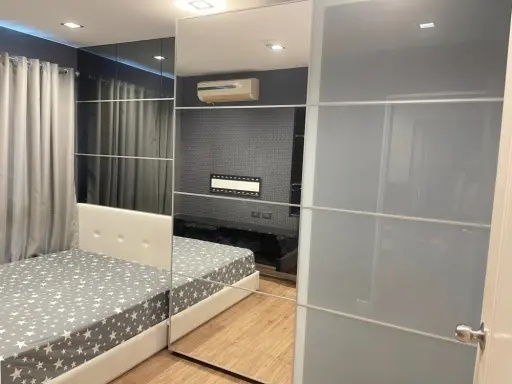 For sale: Icondo Ngamwongwan 2, corner room, garden side, bright room, good ventilation, total room number 9, must reserve now.