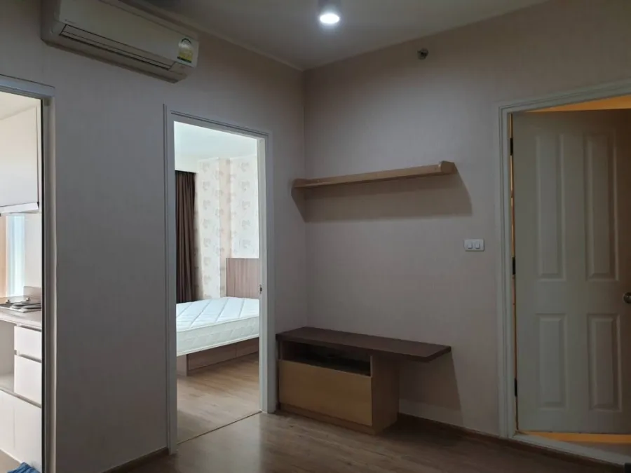 Condo for sale U Delight @ Hua Mak Station The room has a good wallpaper. worth the price Hurry up to reserve it.