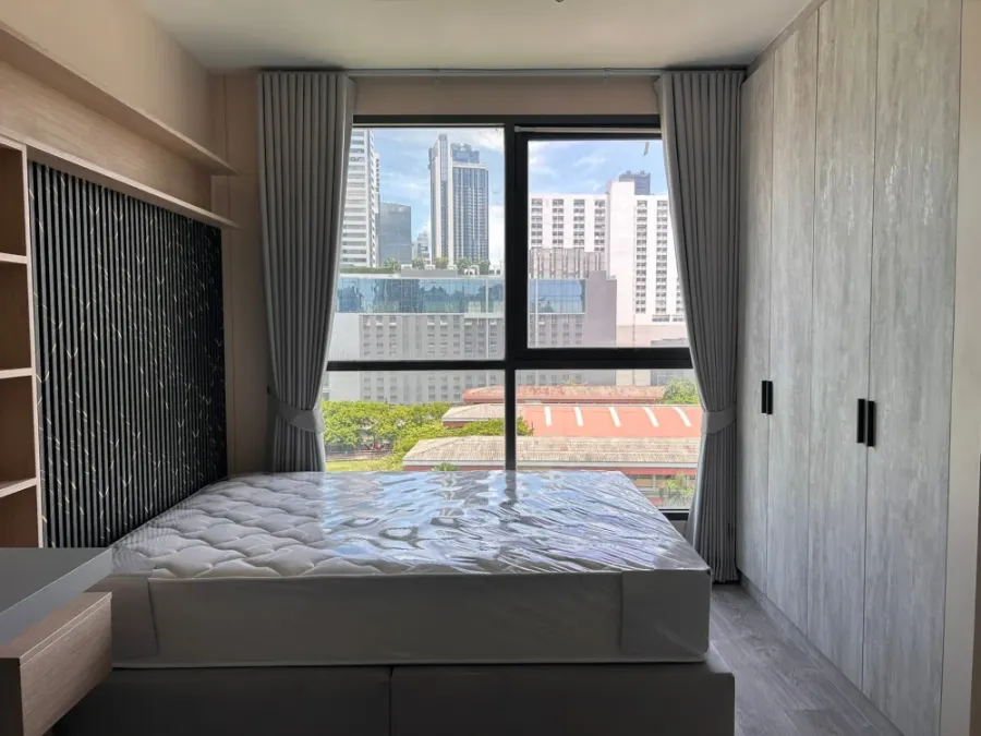 For rent: Ideo Mobi Phayathai, corner unit offering privacy, fully furnished with appliances. Book now!