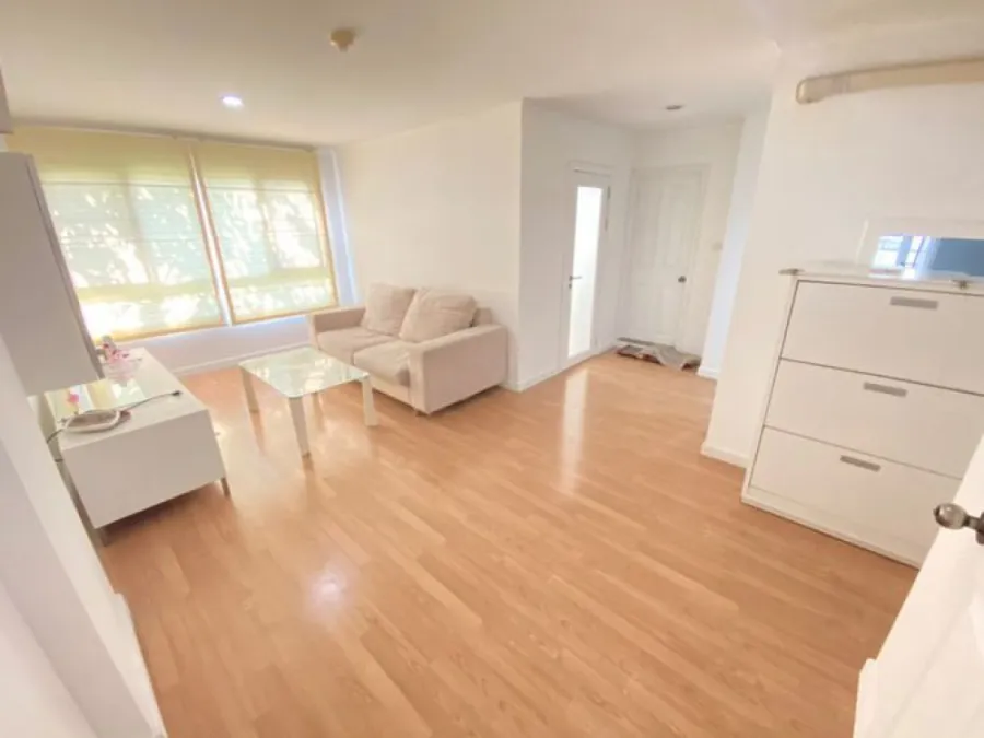 Urgent sale!! Condo Lumpini Ville Ramkhamhaeng 26, 2nd floor, Building E, good location, convenient to travel, hurry and book now!!