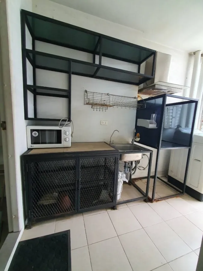 For rent, Plum Condo Nawamin, corner room, 1 bedroom, separating the room Plus a good leather sofa. Hurry up to reserve.