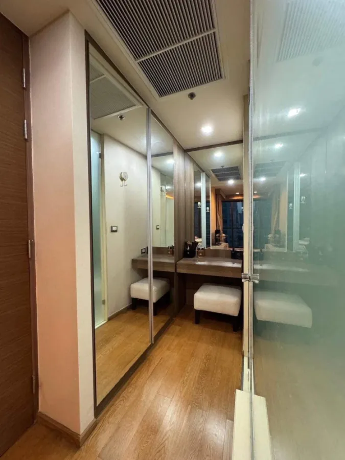 ขาย ดิ แอดเดรส สาทร ชั้น 10 ห้องกว้างขวาง ตกแต่งครบพร้อมเข้าอยู่ รีบเป็นเจ้าของก่อนพลาด