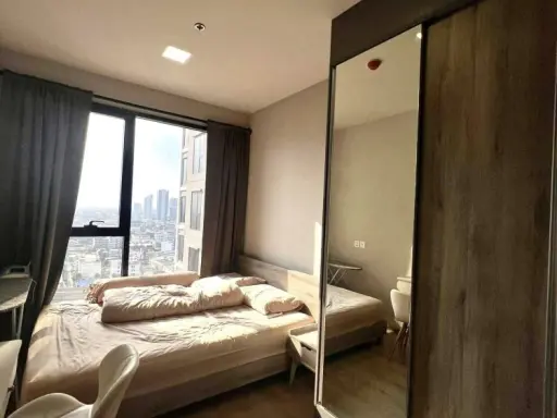 Condo for rent sell, The Privacy Taopoon Interchange, nice room, good size, complete electrical appliances, book now.