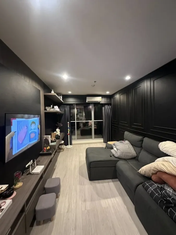 For rent: The Address Siam, 8th floor, large 2-bedroom, 2-bathroom unit with locked parking space. Don't miss out!