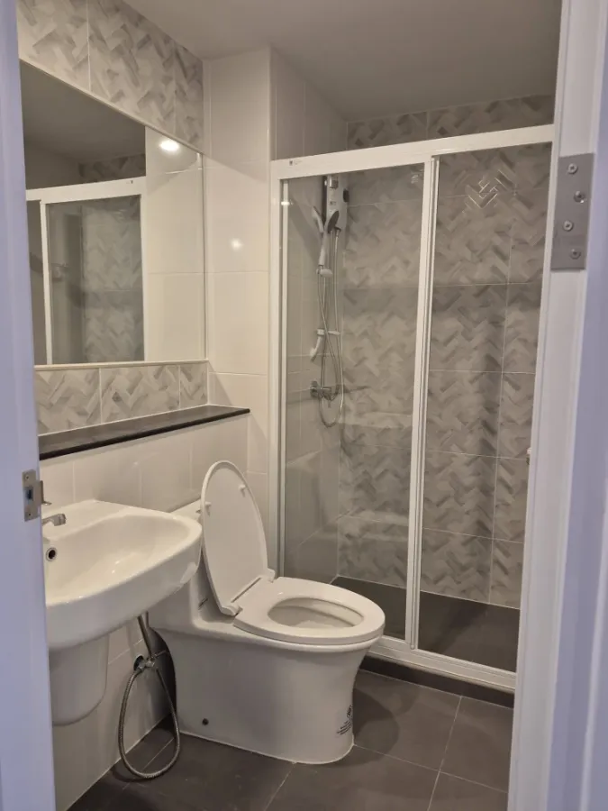 For rent: Regent Home Bangna. Nice room, fully furnished, high floor. Book now!