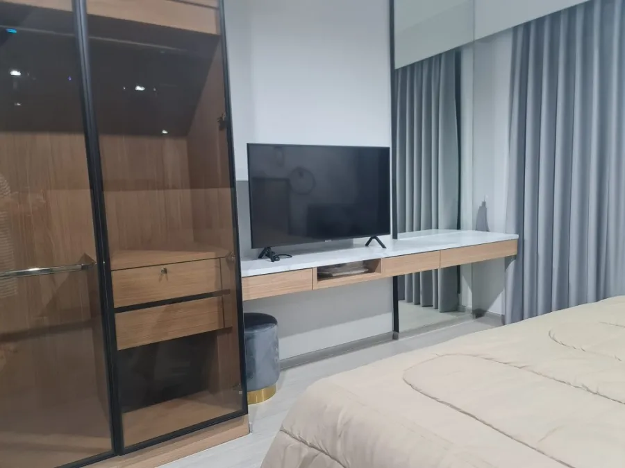 Condo for rent, Life Ladprao, partitioned room, decorated very livable, high floor, just carry your bags and move in.
