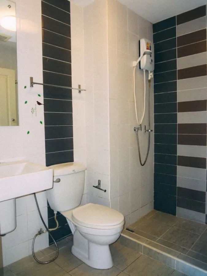 For sale: The Trust Residence Ratchada-Rama 3, glass-divided room, bright colors, hurry to reserve, be the owner.