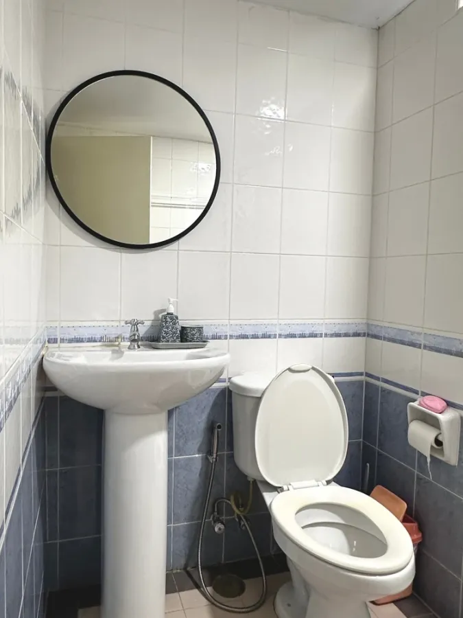 For rent: Champs Elysees Tiwanon, fully furnished with furniture, air conditioner, electrical appliances, just bring your bags and you're ready to mov