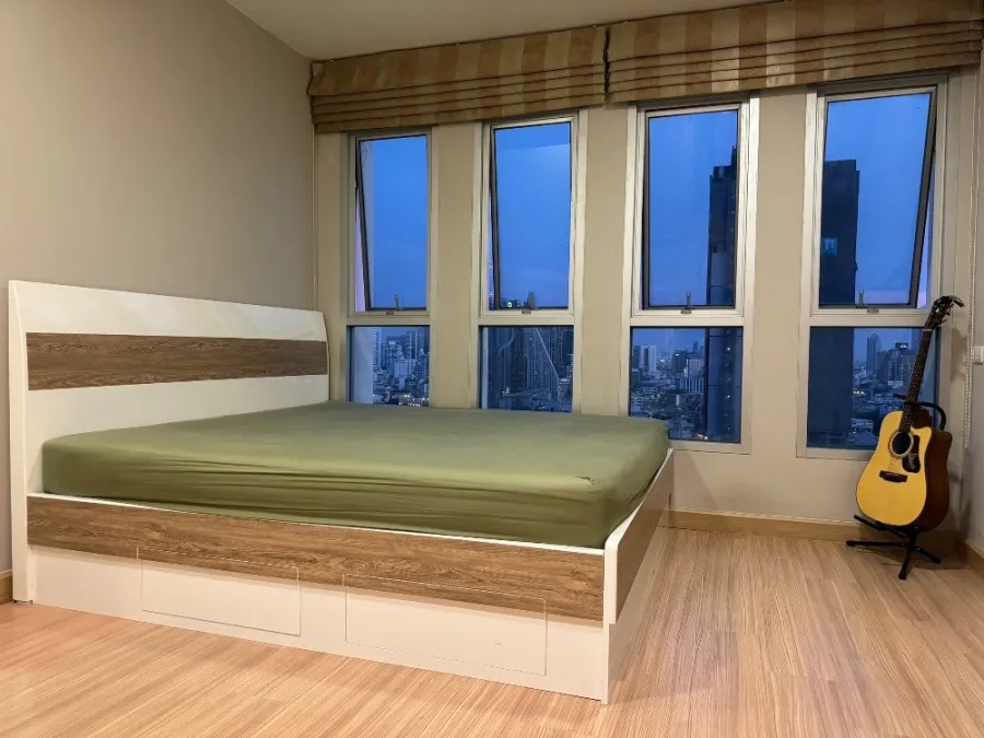For rent: CU TERRACE, spacious room. Fully decorated and fully furnished. If you don't reserve, you will regret it.