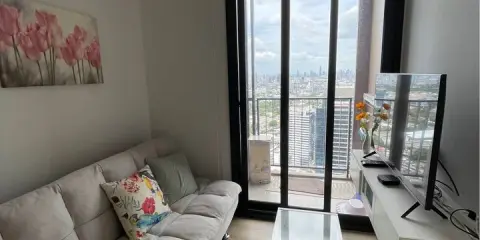 ให้เช่า Oka Haus Sukhumvit 36 ชั้น 47 วิวเมือง เห็นแม่น้ำ ห้องสีขาวคุมโทนสุดๆ รีบจับจองเลยจร้า