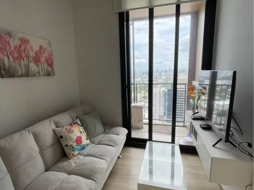 For rent, Oka Haus Sukhumvit 36, 47th floor, city view, river view, white room, super tone control. Hurry up to reserve it.