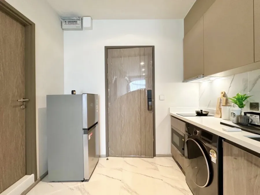 Condo for rent: Rhythm Ekkamai Estate. A lovely room with ample living space. Just bring your belongings and move in. Don't miss out!
