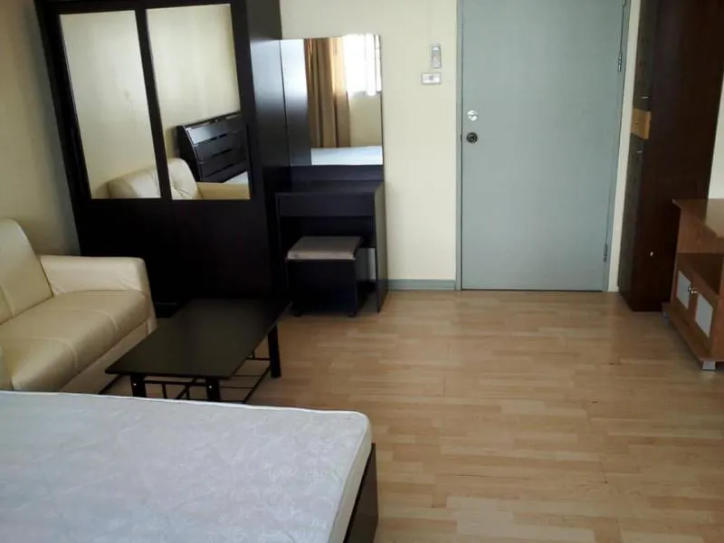 For rent, Lumpini Center, Happyland, new furniture, near TheMall, Bangkapi, easy to travel, lots of food, interested in hurry.