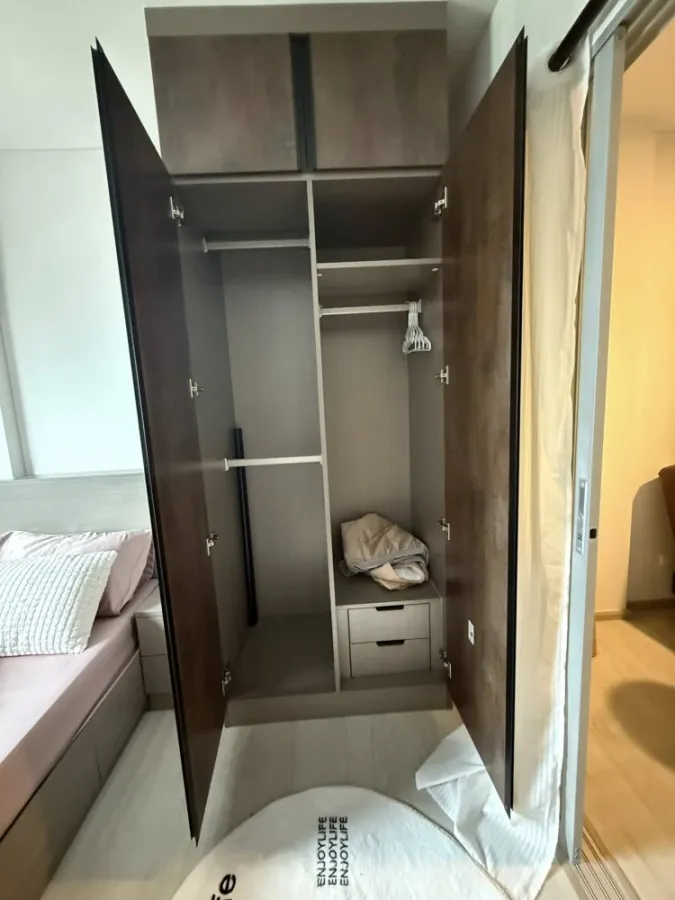 Plum Condo for rent, Chaengwattana, Don Mueang, Building B, swimming pool view, with furniture and appliances, reserve now.