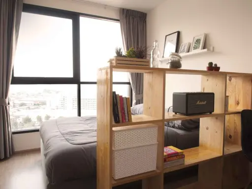 Ideo Q Chula–Samyan for rent, studio room, 14th floor, has a very beautiful city view. Furnished with luggage dragging in.